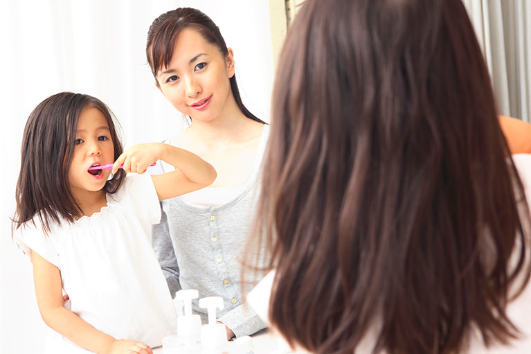 最後は親御さんによる「仕上げ磨き」を